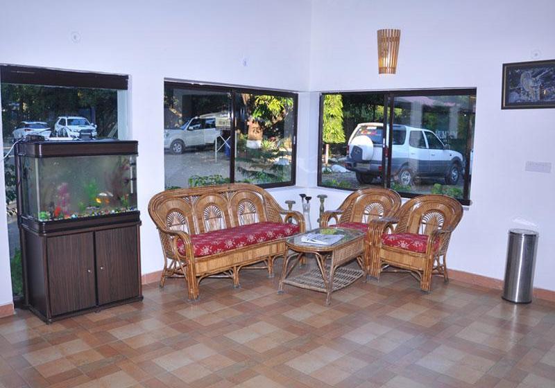 Kanwhizz Hum Tum Resort 13