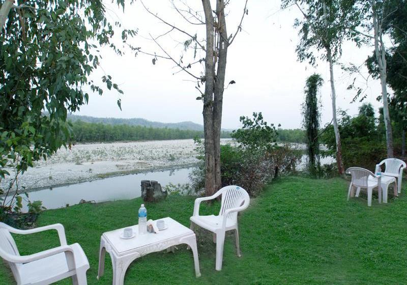 Kanwhizz Hum Tum Resort 15