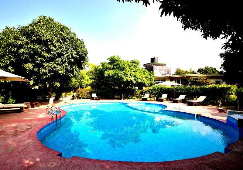 Kanwhizz Hum Tum Resort 17