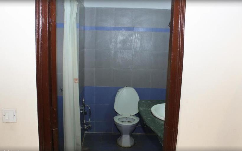 Kanwhizz Hum Tum Resort 3