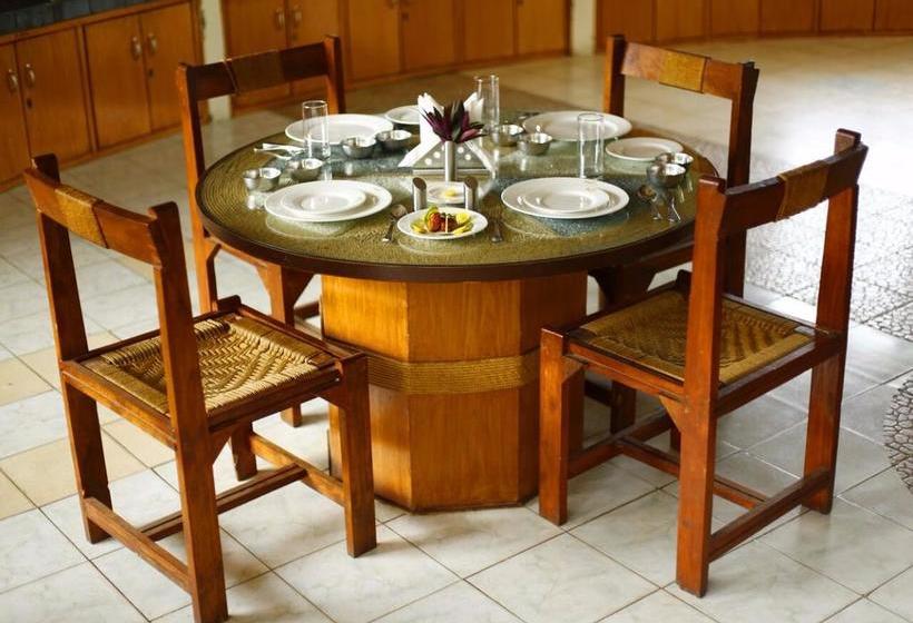 Kanwhizz Hum Tum Resort 8