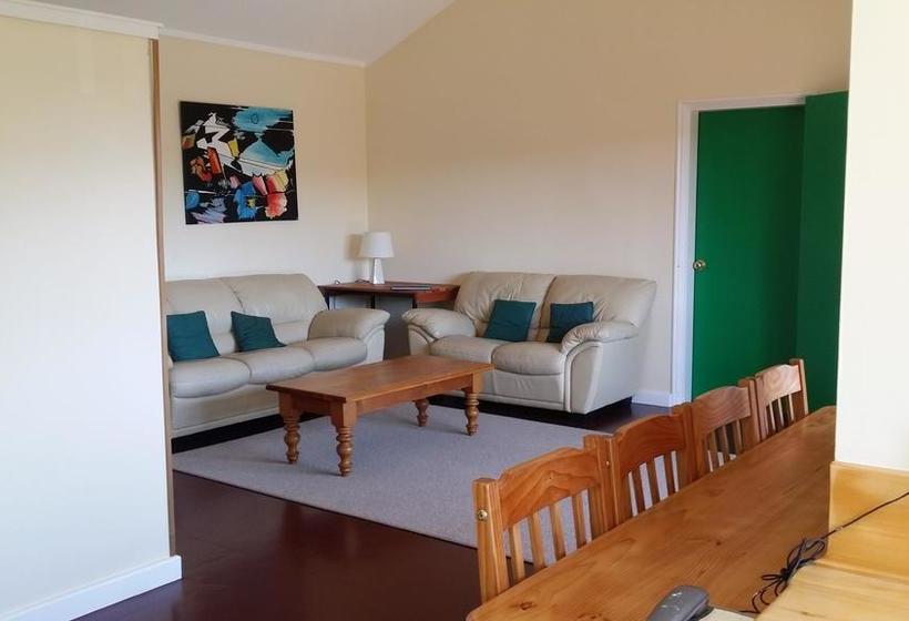 Hostel Riverside Sojourn 3