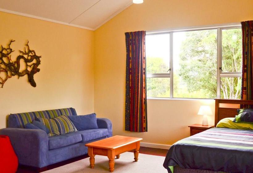 Hostel Riverside Sojourn 5