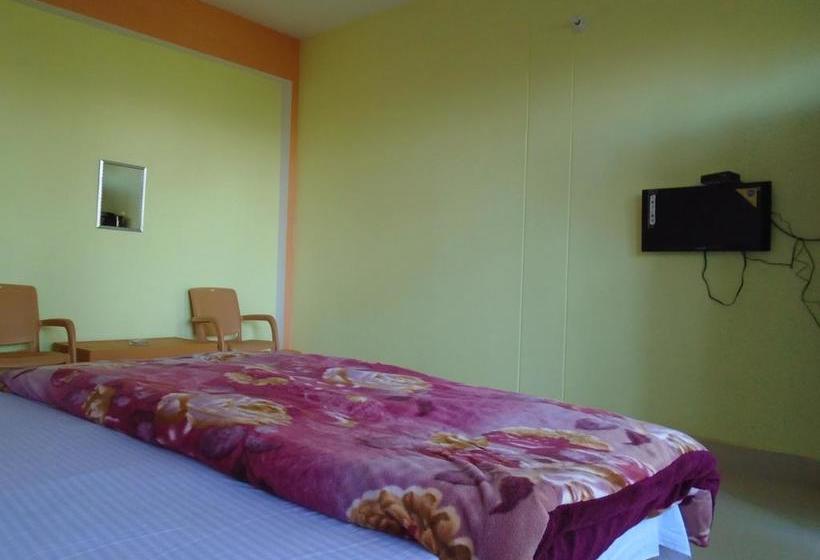 Hotel Gopal Binsar Retreat