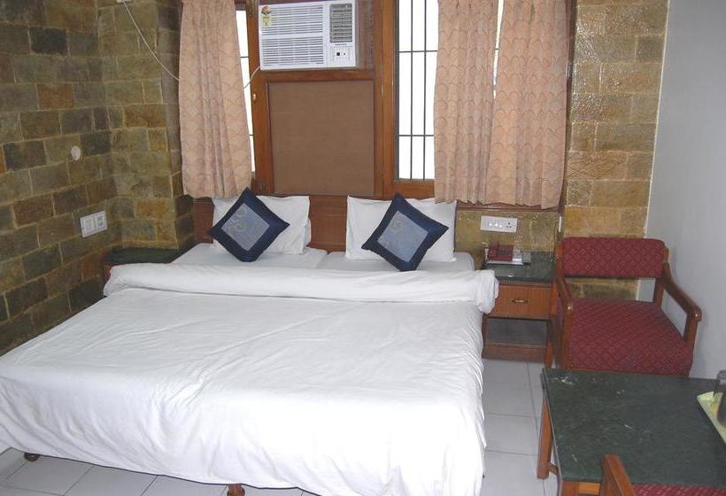 Hotel Victoria International 13