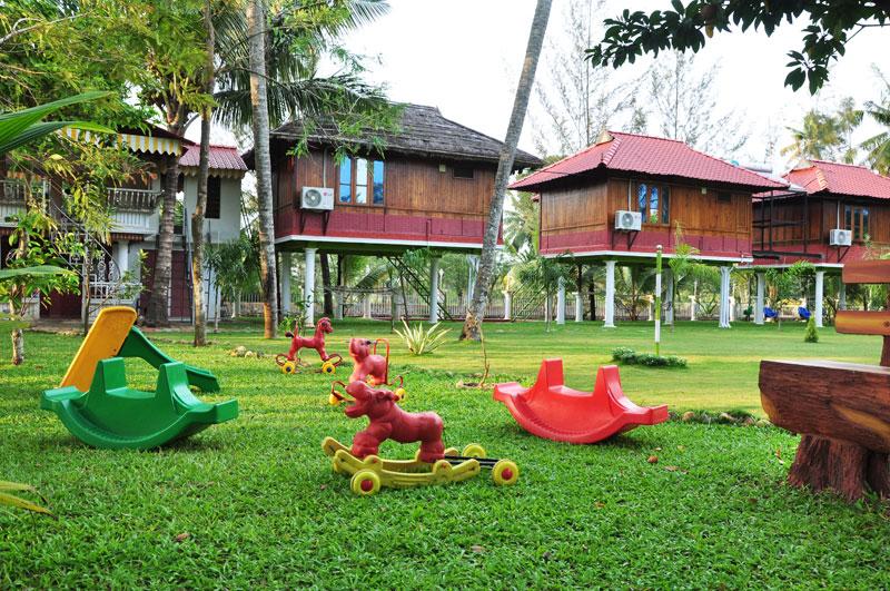 Resort Palm Grove Holidays 2