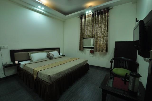 Hotel Yadu Residency 11