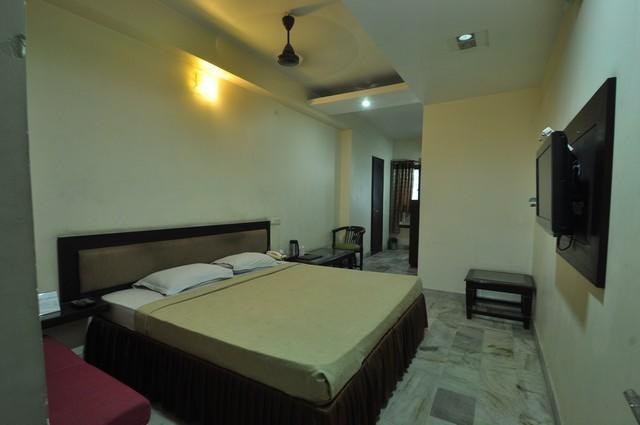 Hotel Yadu Residency 14