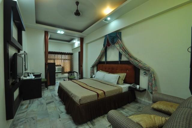 Hotel Yadu Residency 4