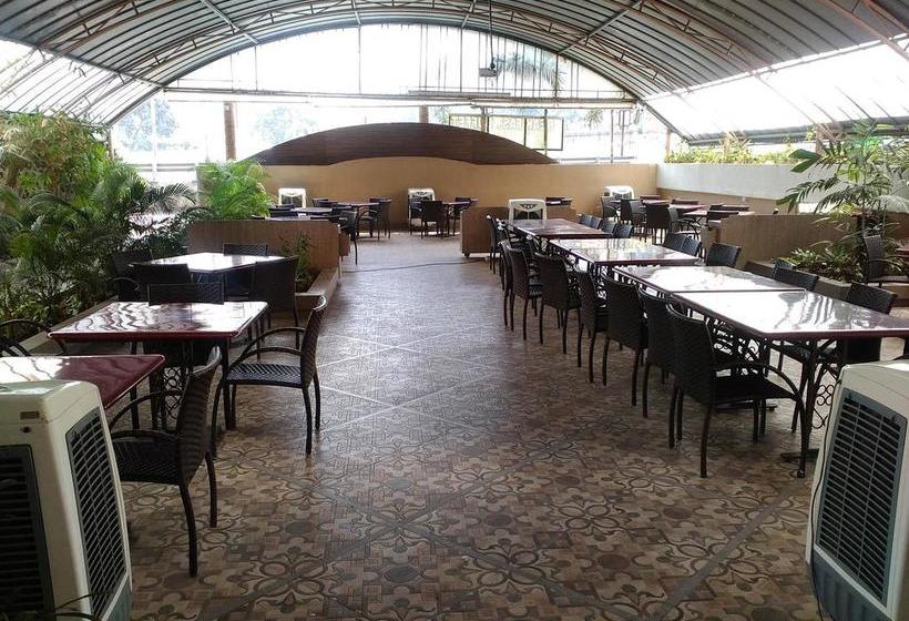 Hotel Oyo Premium Nh 8 Dahisar Mumbai 12