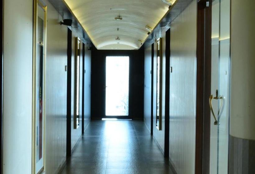 Hotel Oyo Premium Nh 8 Dahisar Mumbai 8