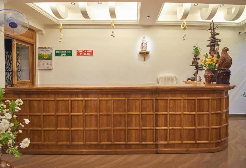 Hotel Lakeshore Inn 3