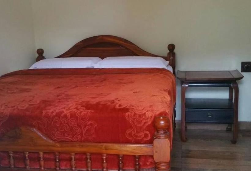 Resort Country Tavern 13