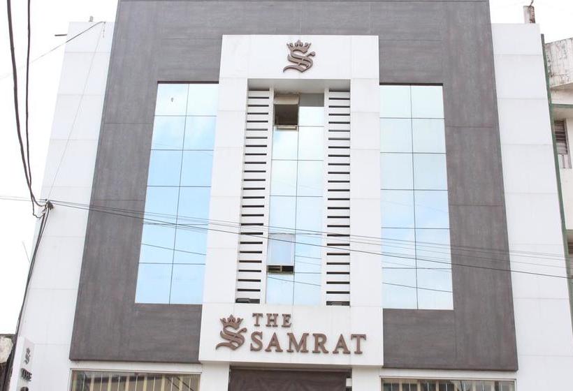 Hotel The Samrat 11