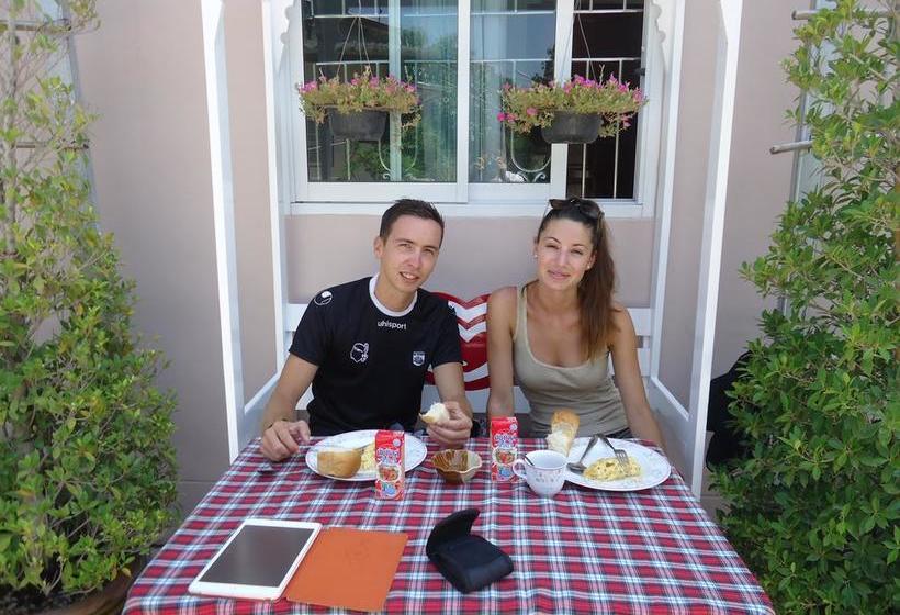 Motel Sorn Waree Apartment 12