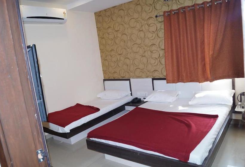 Hotel Shri Akshar 11