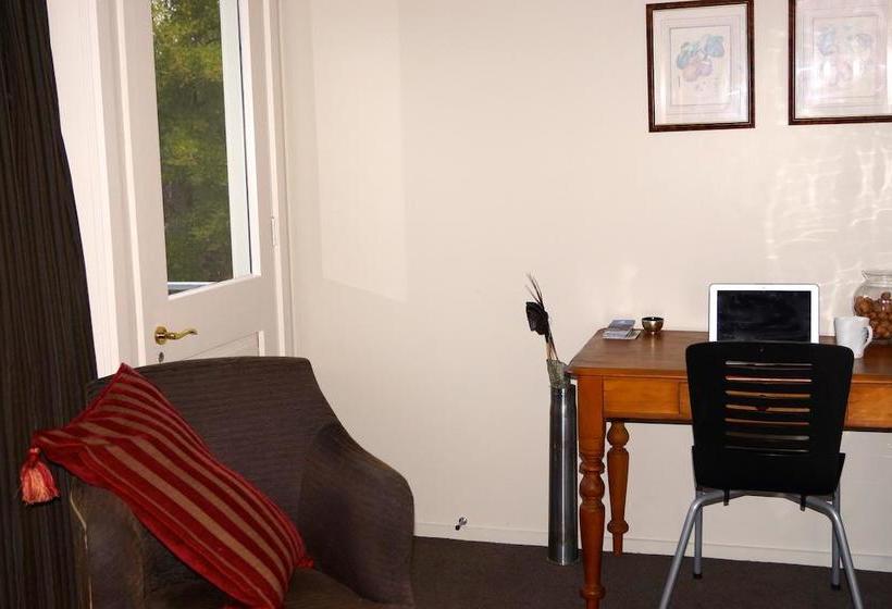 Bed and Breakfast Alumni House Canterbury 8