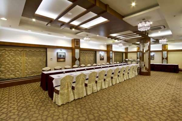 Hotel Gargee Grand 13