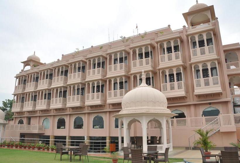 Resort The Royal Retreat 17