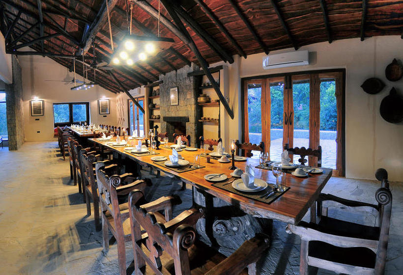 Resort Kanha Earth Lodge 12