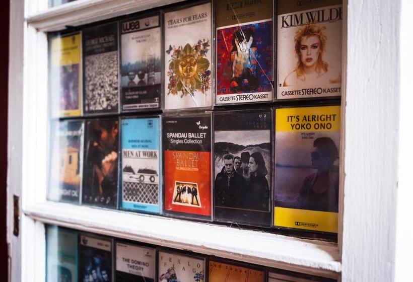 Hostel Bohemian Lofts Backpackers 14