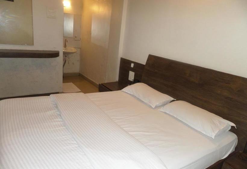 Hotel Mangesh Plaza 10