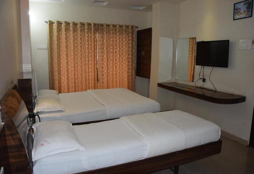 Hotel Mangesh Plaza 11