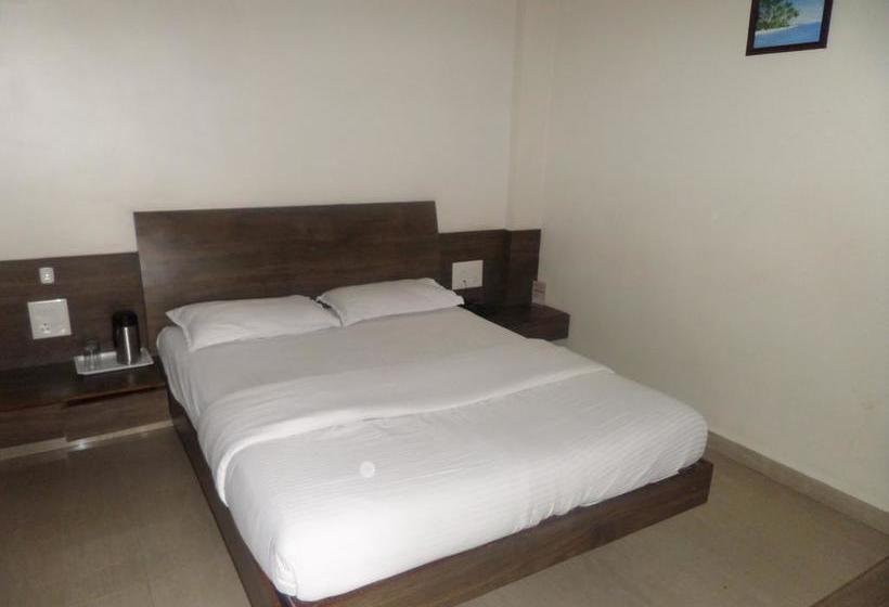 Hotel Mangesh Plaza 12