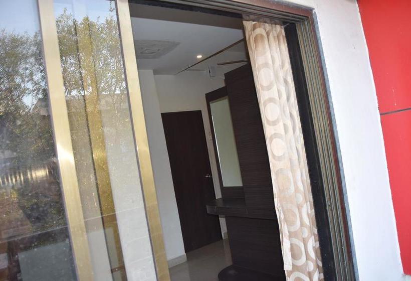 Hotel Mangesh Plaza 4