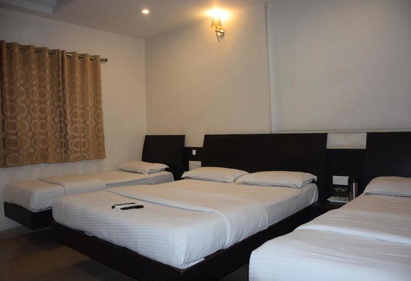 Hotel Mangesh Plaza 6