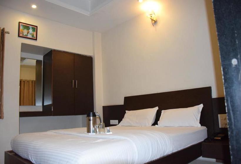 Hotel Mangesh Plaza 7