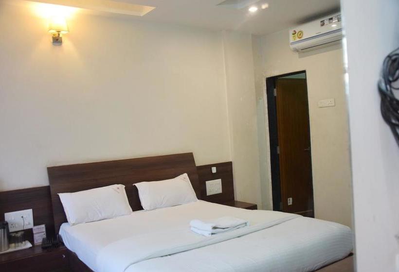 Hotel Mangesh Plaza 8