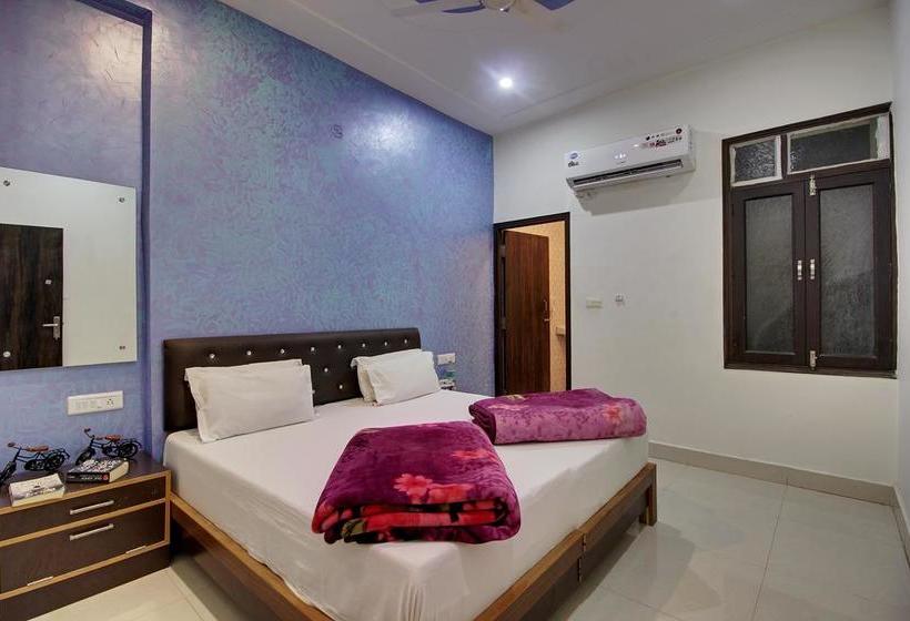 Bedweiser Backpackers Hostel 13