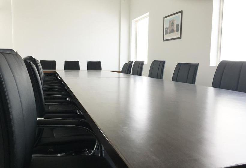 Adhunik Hotel Neemrana 6