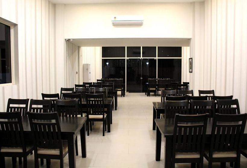 Adhunik Hotel Neemrana 9