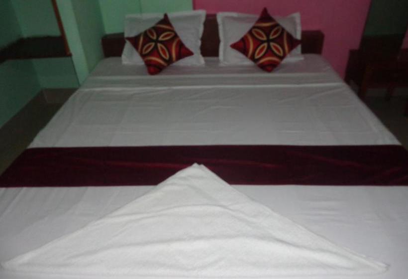 Hotel Emarald Inn 10