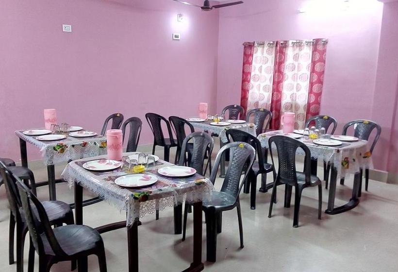 Hotel Emarald Inn 13