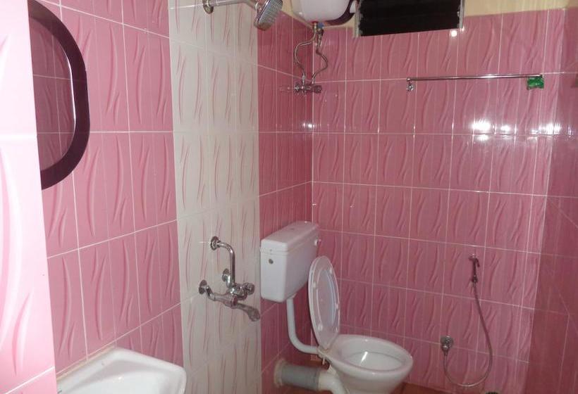 Hotel Emarald Inn 17