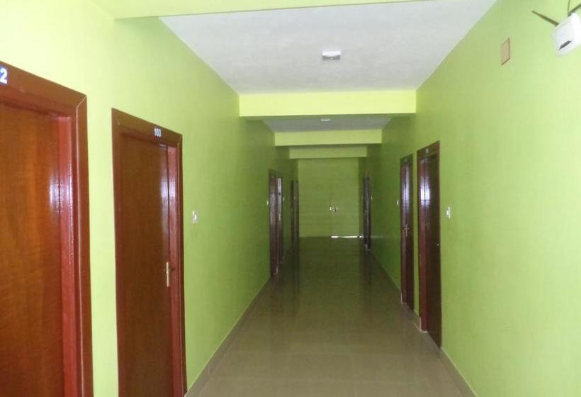 Hotel Emarald Inn 18