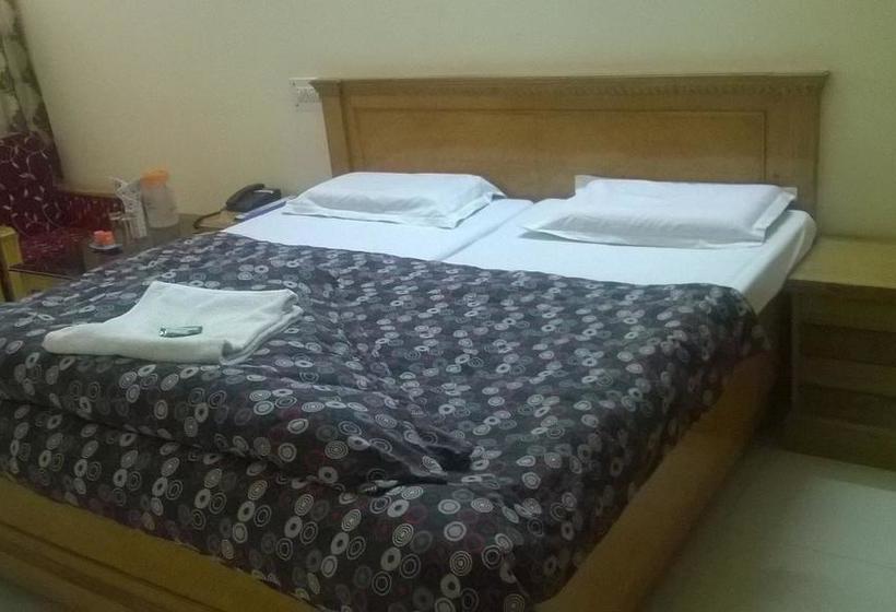 Motel Divine International 10