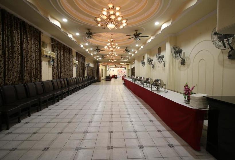 Motel Divine International 8