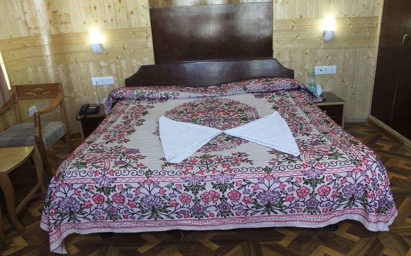 Fluorescence Hotel And Restaurant 9