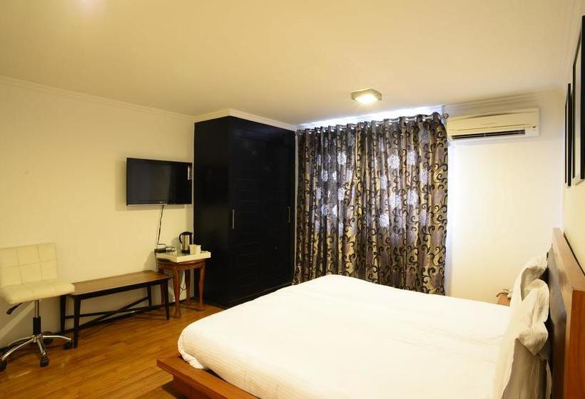 Summit Renaissance Hotel & Spa 3