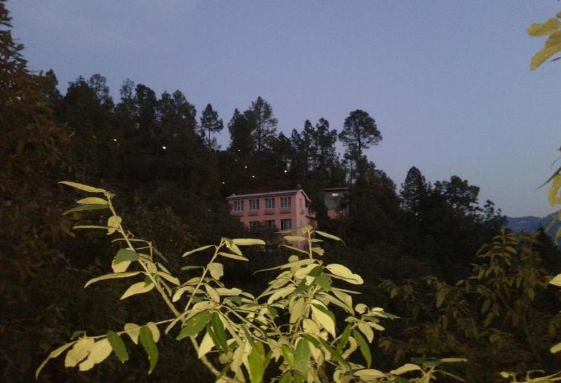 Hotel Whispering Heights 1