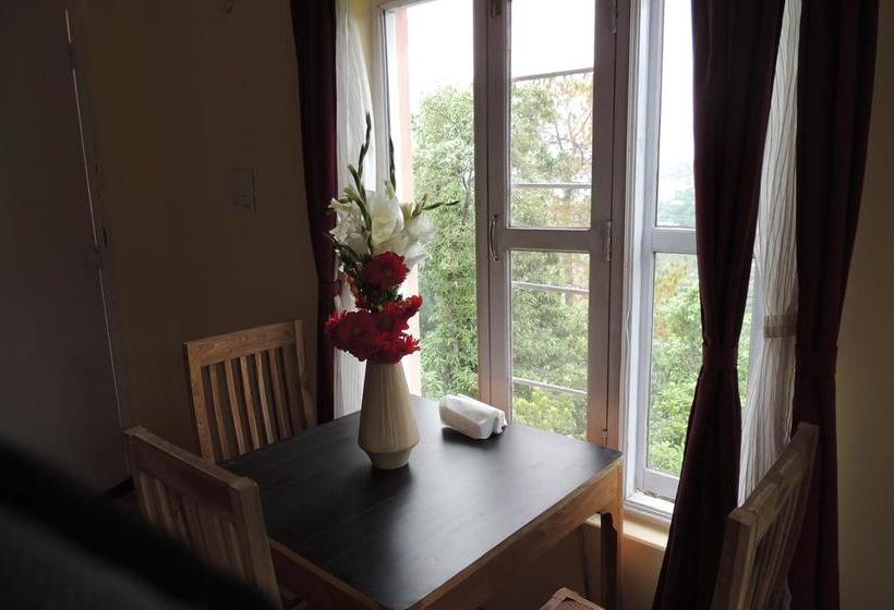 Hotel Whispering Heights 10