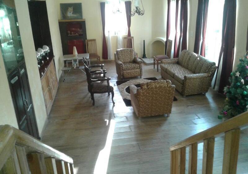 Hotel Whispering Heights 16