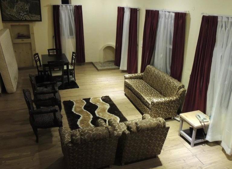 Hotel Whispering Heights 19