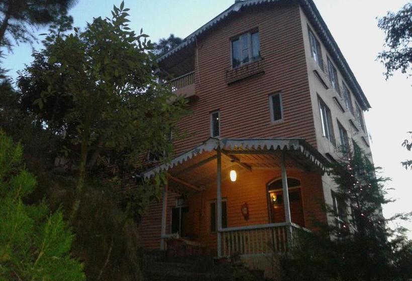 Hotel Whispering Heights 2