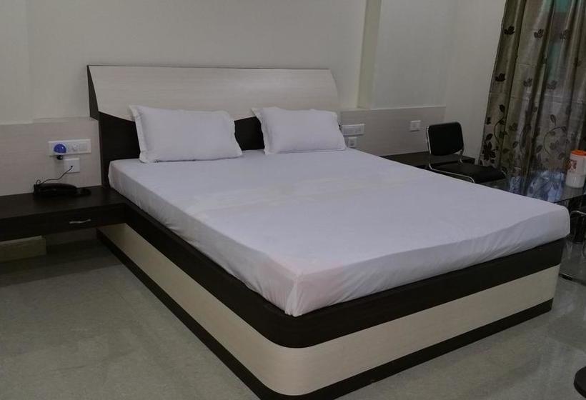 Hotel Shantikunja 10