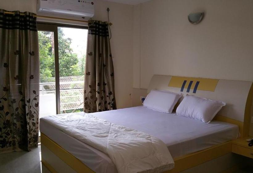 Hotel Shantikunja 12